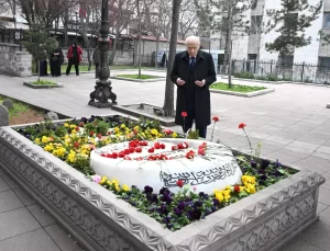 Devlet Bahçeli, Muhsin Yazıcıoğlu’nun kabrini ziyaret etti