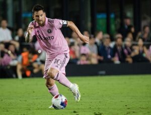 Lionel Messi 900. golünü attığı maçta kabusu yaşadı