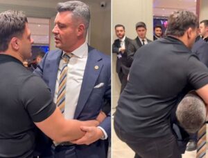 Sadettin Saran, dünya şampiyonu güreşçi Rıza Kayaalp’ı kaldırıp fırlatmaya çalıştı