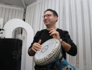 7’den 70’e aynı ritmi tutan eller, müziğin birleştirici gücünde huzur buluyor