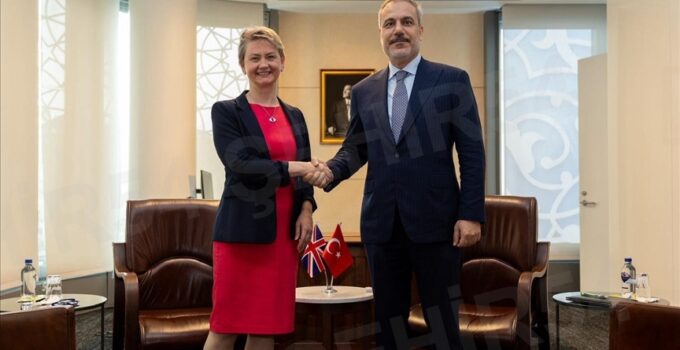 Dışişleri Bakanı Hakan Fidan, İngiltere Dışişleri Bakanı Cooper ile görüştü
