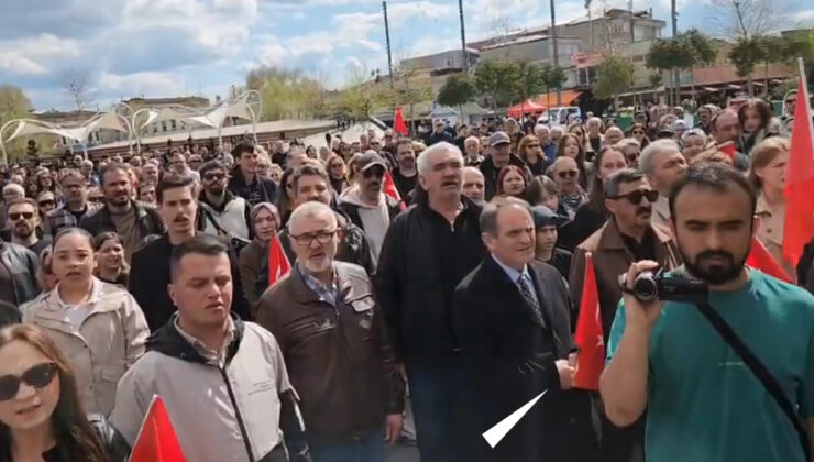 Ümit Dikbayır başlattı, Ecevit Keleş İstiklal Marşına katılmadı!