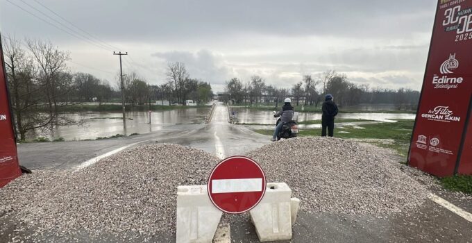 Edirne’de su seviyesi yükselen Tunca ve Meriç’te ‘sarı alarm’ uyarısı devam ediyor