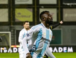 Erzurumspor Şampiyon gibi… Sakaryaspor düştü gibi…