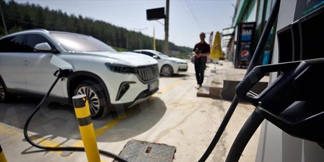 Tüketici ‘elektrikli araçlara’ mesafeli: İşte elektrikli araca geçişteki engeller